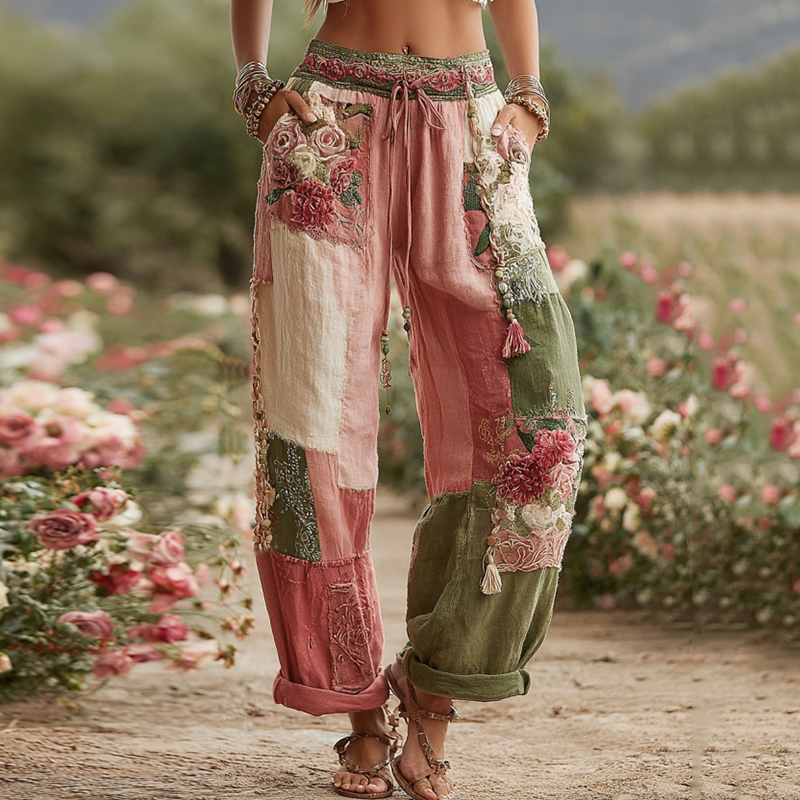 Pantaloni in lino con motivo patchwork floreale e rosa retrò della collezione Love & Health