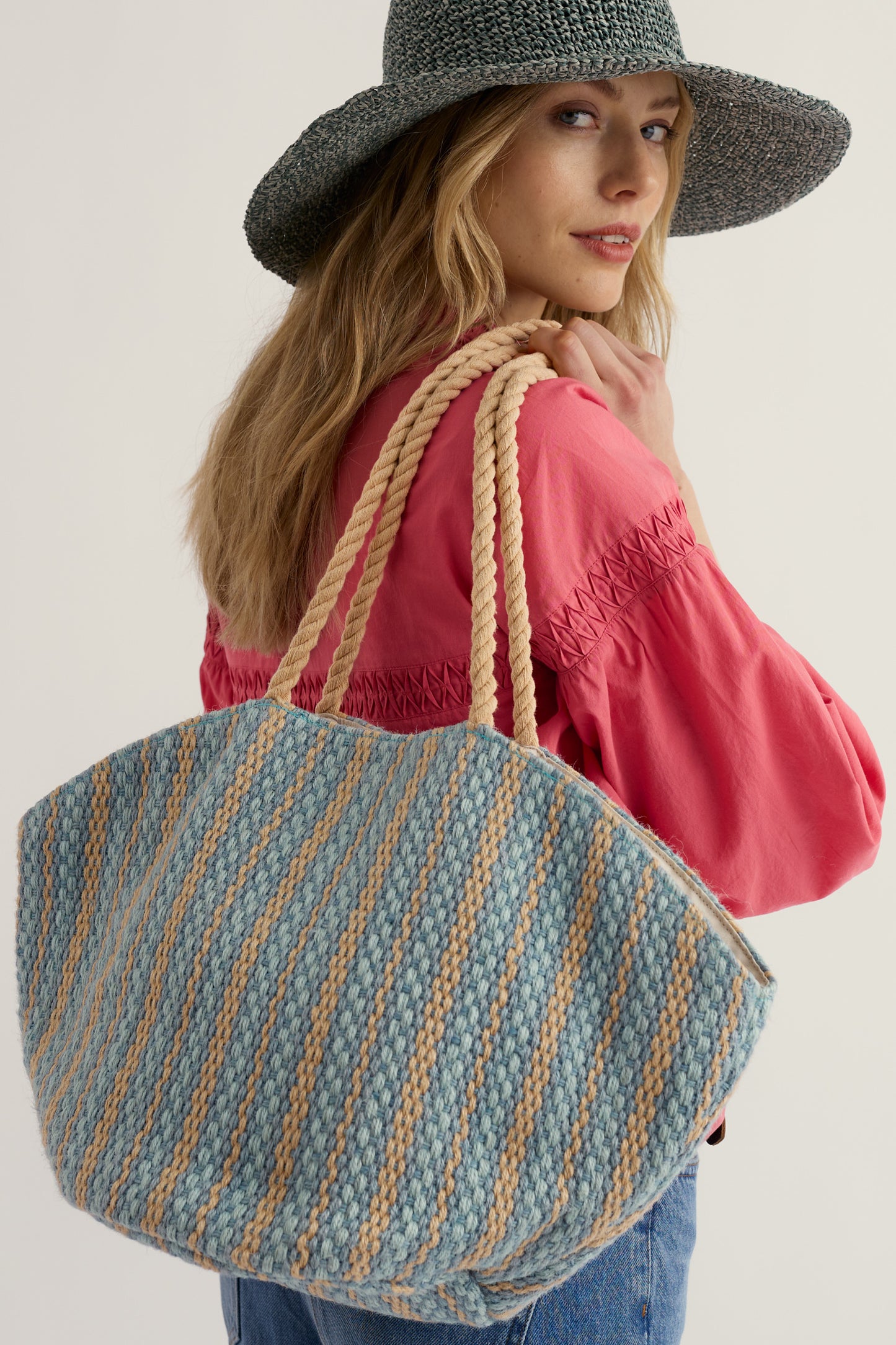 Borsa a conchiglia in juta Alkanet