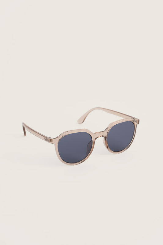 Lunettes de soleil vue jardin