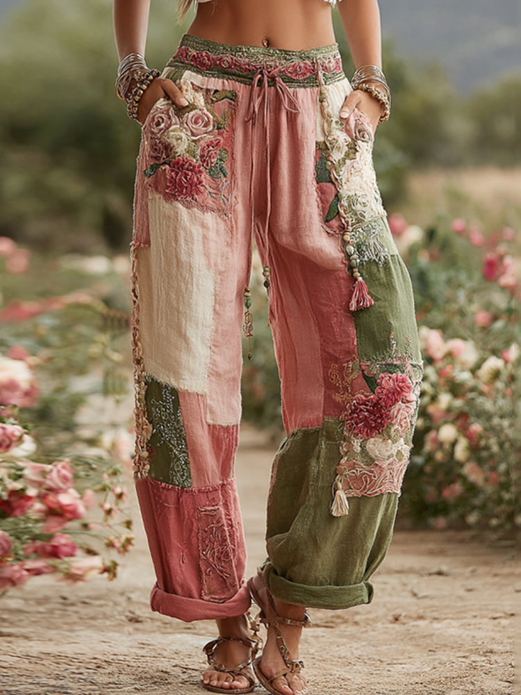 Pantaloni in lino con motivo patchwork floreale e rosa retrò della collezione Love & Health
